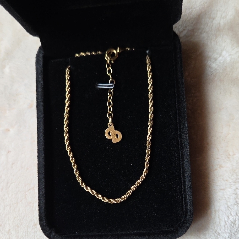 Dior Elegant Gold Necklace - Picture 1 of 2